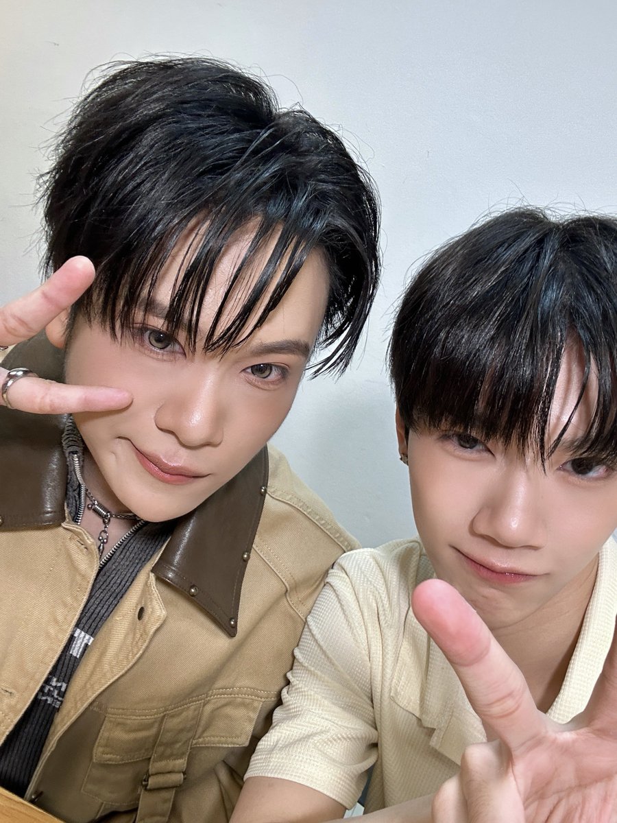 THUNWAofficial's tweet photo. ฝากพี่ ๆ EXP ติดตามชม “THUNWA - ไม่ใช่เรื่องถนัด (Not quite your tempo) | OFFICIAL M/V” กันด้วยนะค้าบบบ 👉🏻👈🏻 

[🎥] Watch Now on YouTube : https://t.co/ZUMlZMU1BL 

#THUNWA
#STRONG_LE7EL #LE7EL
#THUNWA_ไม่ใช่เรื่องถนัด #ไม่ใช่เรื่องถนัด https://t.co/LF8xNAifbg