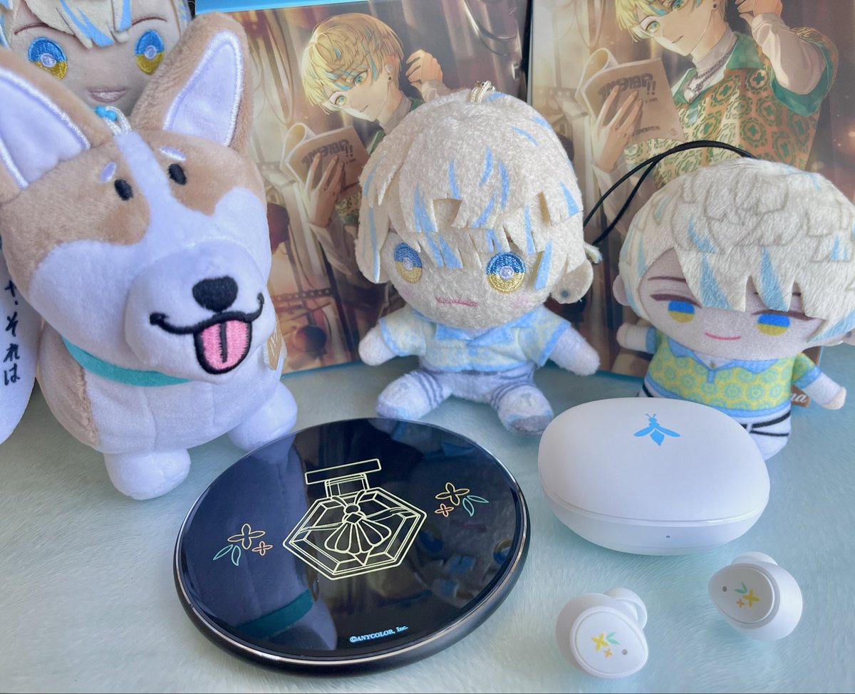 et_810's tweet photo. イヤホン届いた〜！！
スタイリッシュで綺麗なデザインでマジで最高！
まだ耳に当ててないのに、イヤホンから微かに緋八の声が聞こえたのちょっと笑ったw
使う度に元気でるからまじで良い✨
やっぱり最初に聴くのはパッチワーク･ヒーローだよね👍
大事に使っていきます！
 #マナの眼
 #にじオンキヨー https://t.co/5C6HEErqay