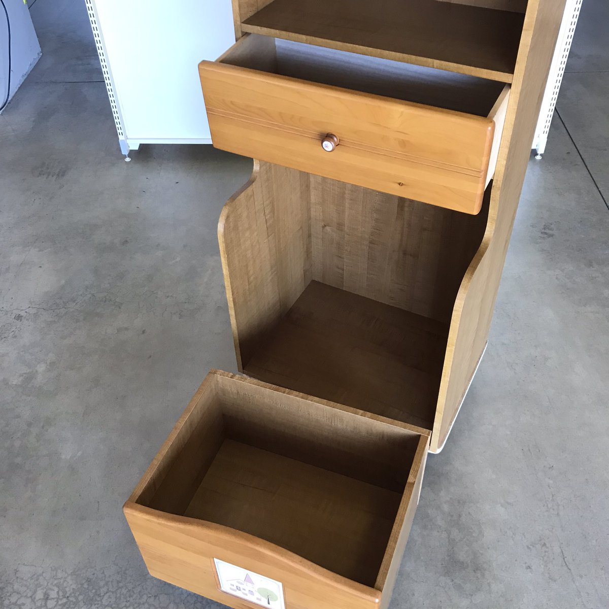 renanto_6850's tweet photo. ブレザータンス　¥1,980-
　サイズ：幅59㎝、奥行40.5㎝、高さ179㎝

#Reなんと
#リユース
#タンス https://t.co/KxwnWPPPwn