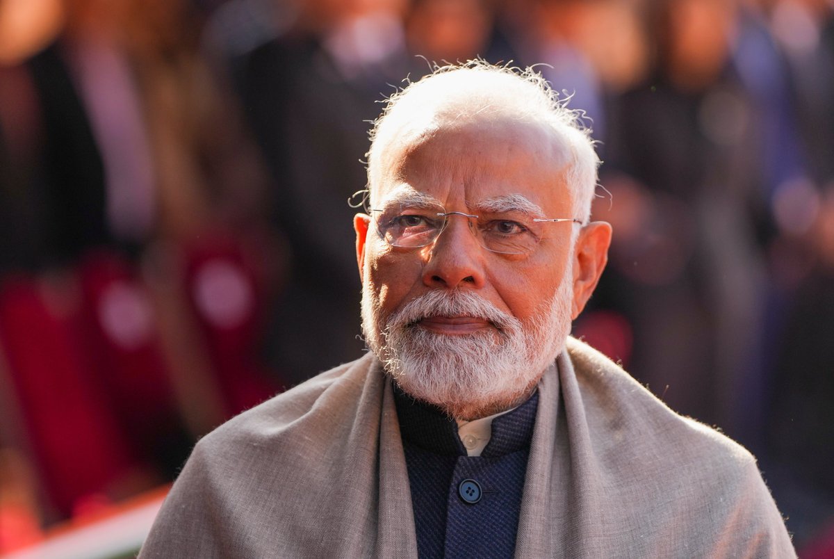 MarioNawfal's tweet photo. 🇮🇳 Indian PM Modi, 75, gets nap breaks & stair-free venues for New Zealand visit after past fall. 

It’s a historic first trip in 40 years amid a new free trade agreement. 

Age accommodations or standard protocol? Either way, this is one of the largest security ops in play.

Writer: Jamie  https://t.co/i1Iiqbvx5A