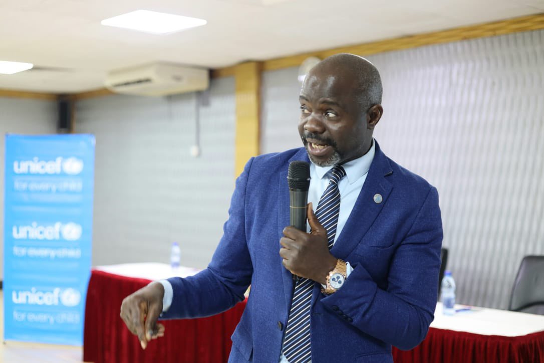 MinofHealthUG's tweet photo. The Ministry of Health, together with UNICEF are currently engaging Government Communication Officers on Public Health Emergencies. The aim of this meeting is to strengthen preparedness and response through effective risk communication.
 
Officers are being equipped with knowledge and practical skills to communicate better as one government before, during, and after public health emergencies. 

The Ebola Bundibugyo Virus Disease Incident Commander Dr. Atek Kagirita has this morning updated the officers on the status of the Outbreak and confirmed to them that the situation is under control.

#MOHatWork | #FightEbolaUG26