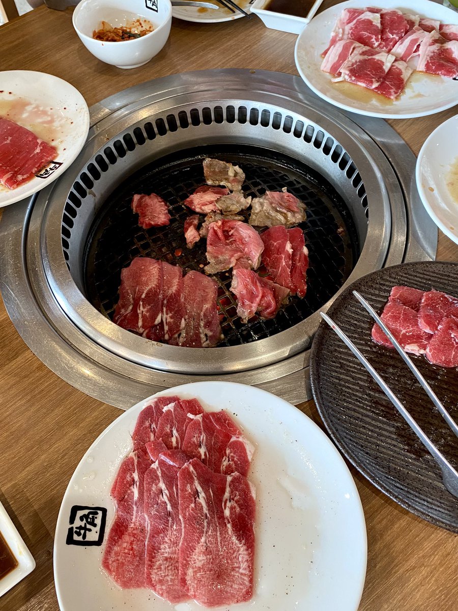 tinkeudust's tweet photo. nom nom https://t.co/OntJMzYC3d