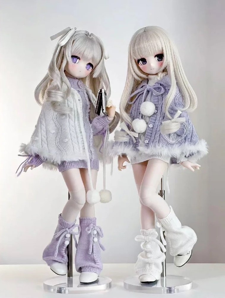 Lim59105676's tweet photo. 静かに雪が降る冬の午後、❄️ 
ふわもこニットを着た少女が佇む。🧸 
舞う雪のように軽やかな、甘い冬の一着。✨ https://t.co/jBB5Zy481E