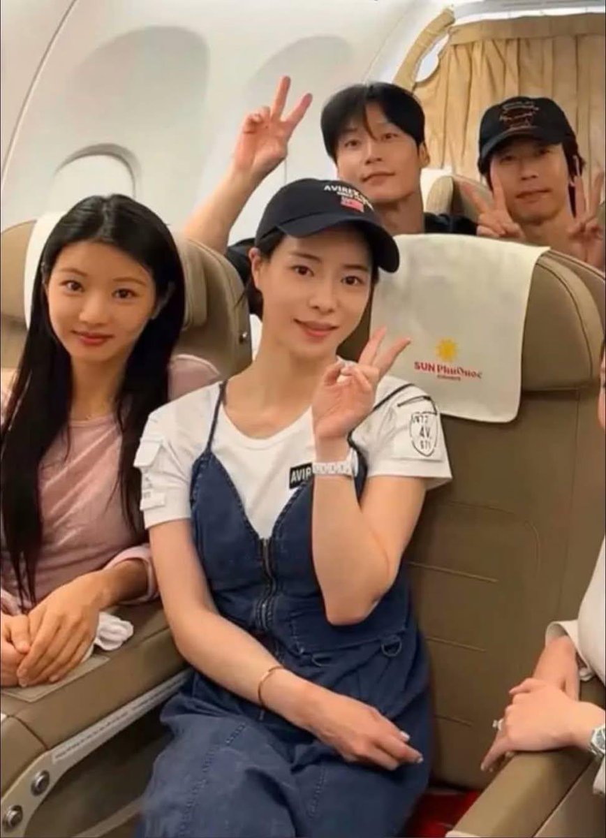 heowithsky13's tweet photo. HELLO??????????? https://t.co/ICZ9AZqeCM