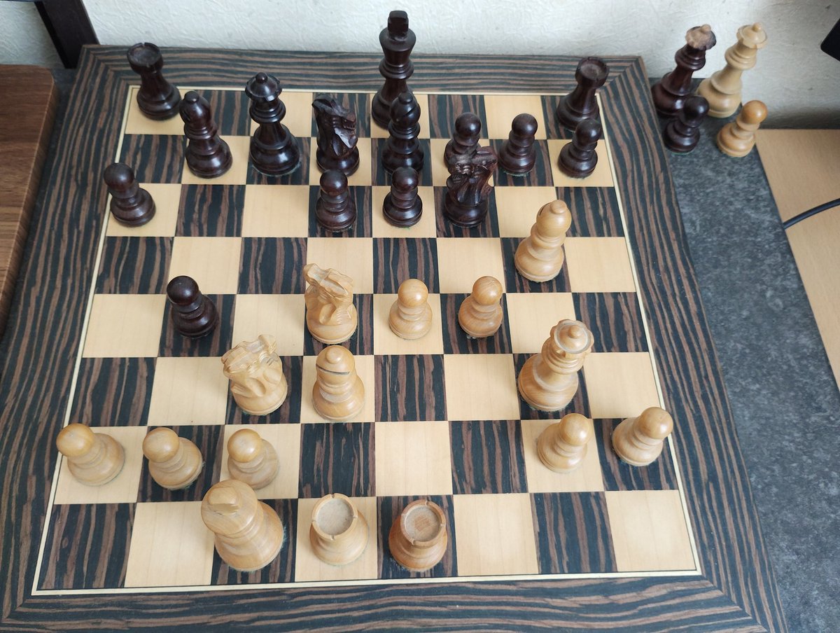 NendoChessShogi's tweet photo. 本当にただの��人的な趣味なのですが、この盤面まで並べたあとに13.Nd5を何度も繰り返し素振りするのが好きです。他にも好きな素振り局面沢山あります。棋譜並べが好きな人の中になら、わかってくれる方がいるかもしれないと思ってます。いやわかってください。 https://t.co/bP64Ly5pA3