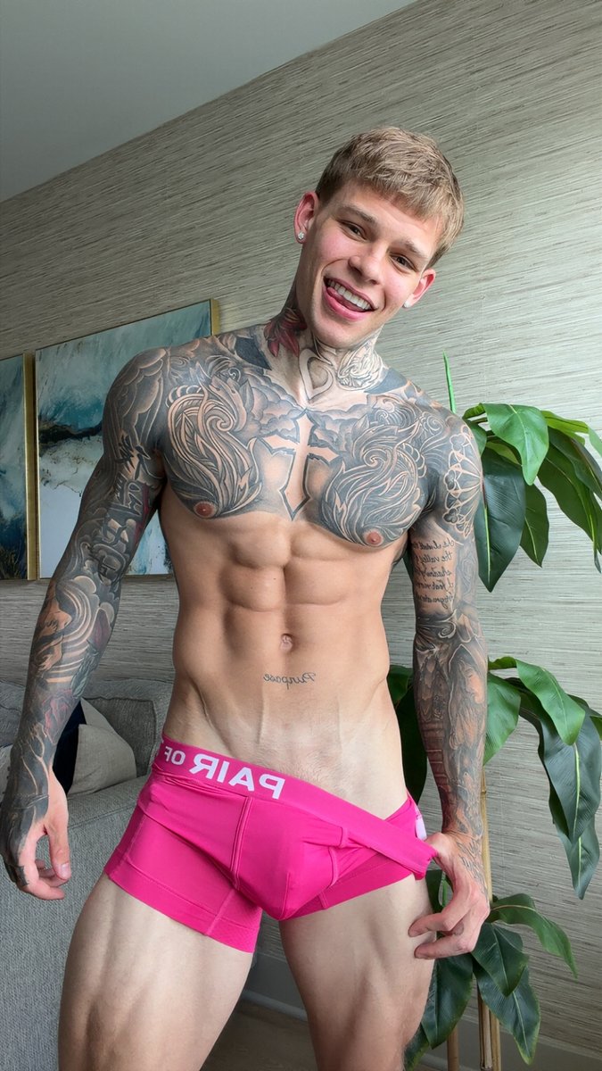 BossLiamXx's tweet photo. every 🏳️‍🌈 guy should unlock my wild side through comments ;) https://t.co/puBMLRyl4j