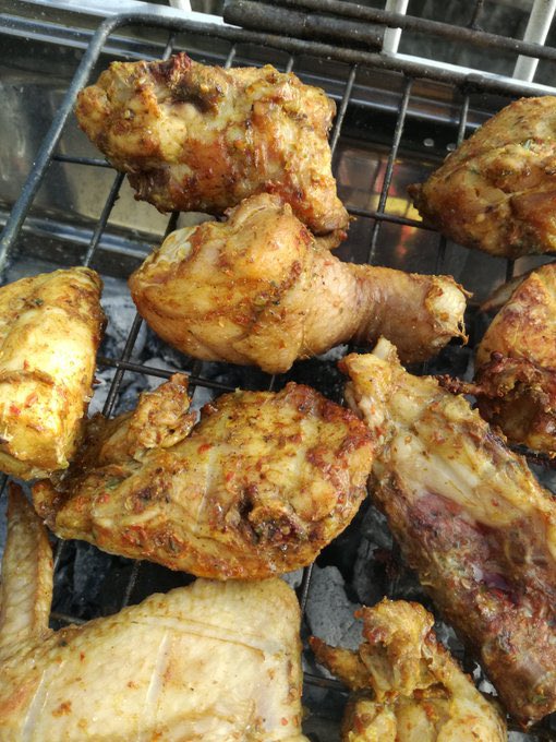 MorayoFrozen's tweet photo. we offer you the best in Grilled foods and dried catfish. Grillz Delish, Grill Thrill Chill. Orders for grilled food should be made at least 36hrs before delivery. 
Catfish 9000/kg
Grilled chicken 8200/2.5kg frozen Nigerian chicken 
Location: Somolu, Lagos https://t.co/kNbFoM9qZL