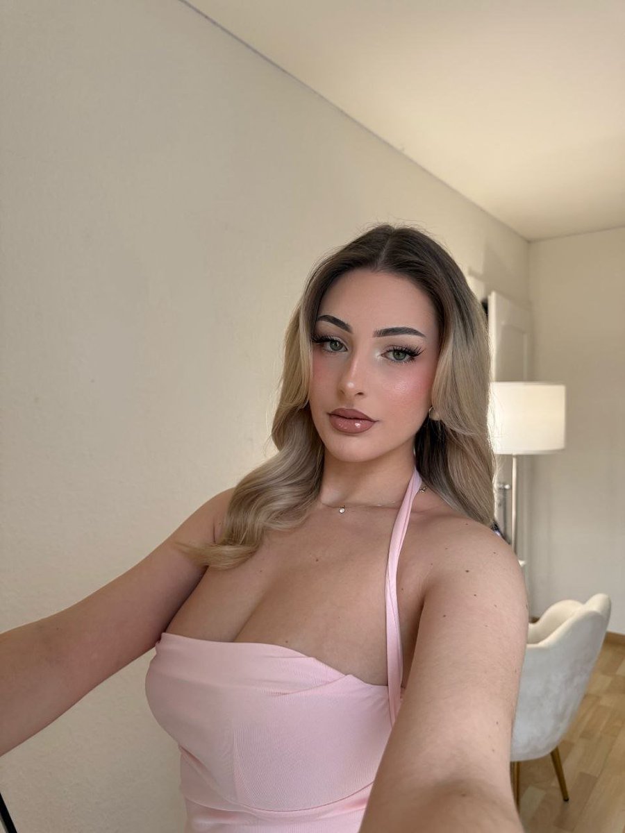 Ariaydra's tweet photo. J’ai envie de rencontrer de nouvelles personnes Qui veut me faire un petit coucou ? 🥰 https://t.co/9CljQ9AmB2