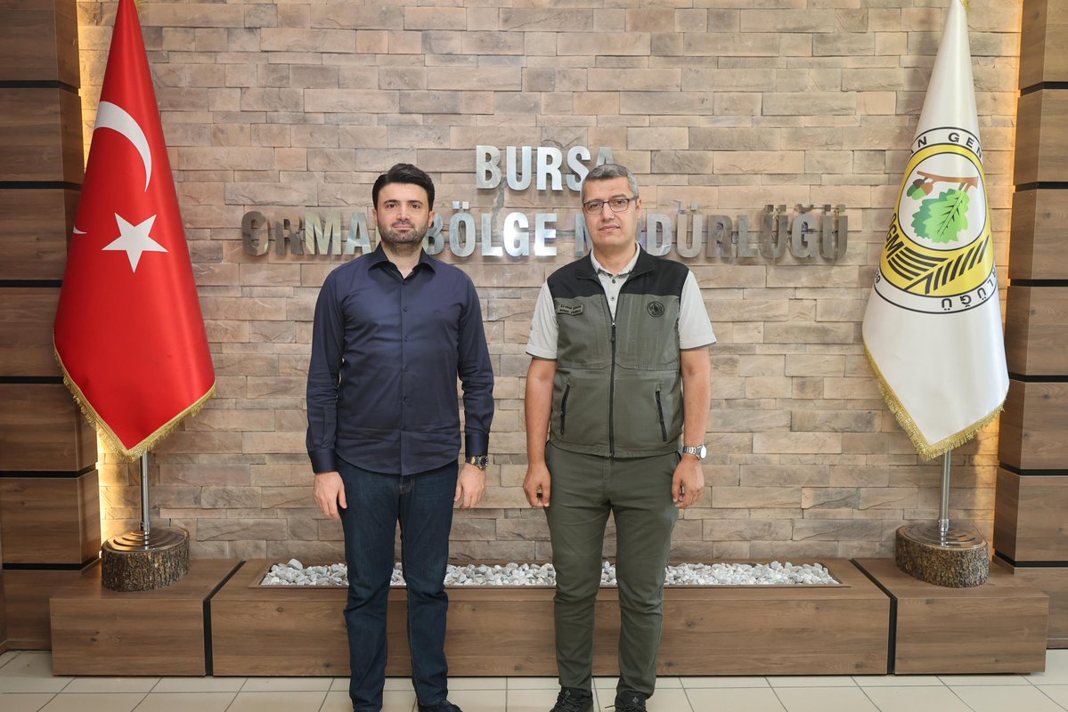 bursaobm's tweet photo. Bursaspor Başkanı Enes Çelik, Bölge Müdürümüz Erdal Şahan'a ziyarette bulundu. 

Ziyarette orman yangınlarının önlenmesine yönelik bilinçlendirme faaliyetlerinde ortak projeler ve işbirliği konuları görüşüldü. https://t.co/vWPlakBPES