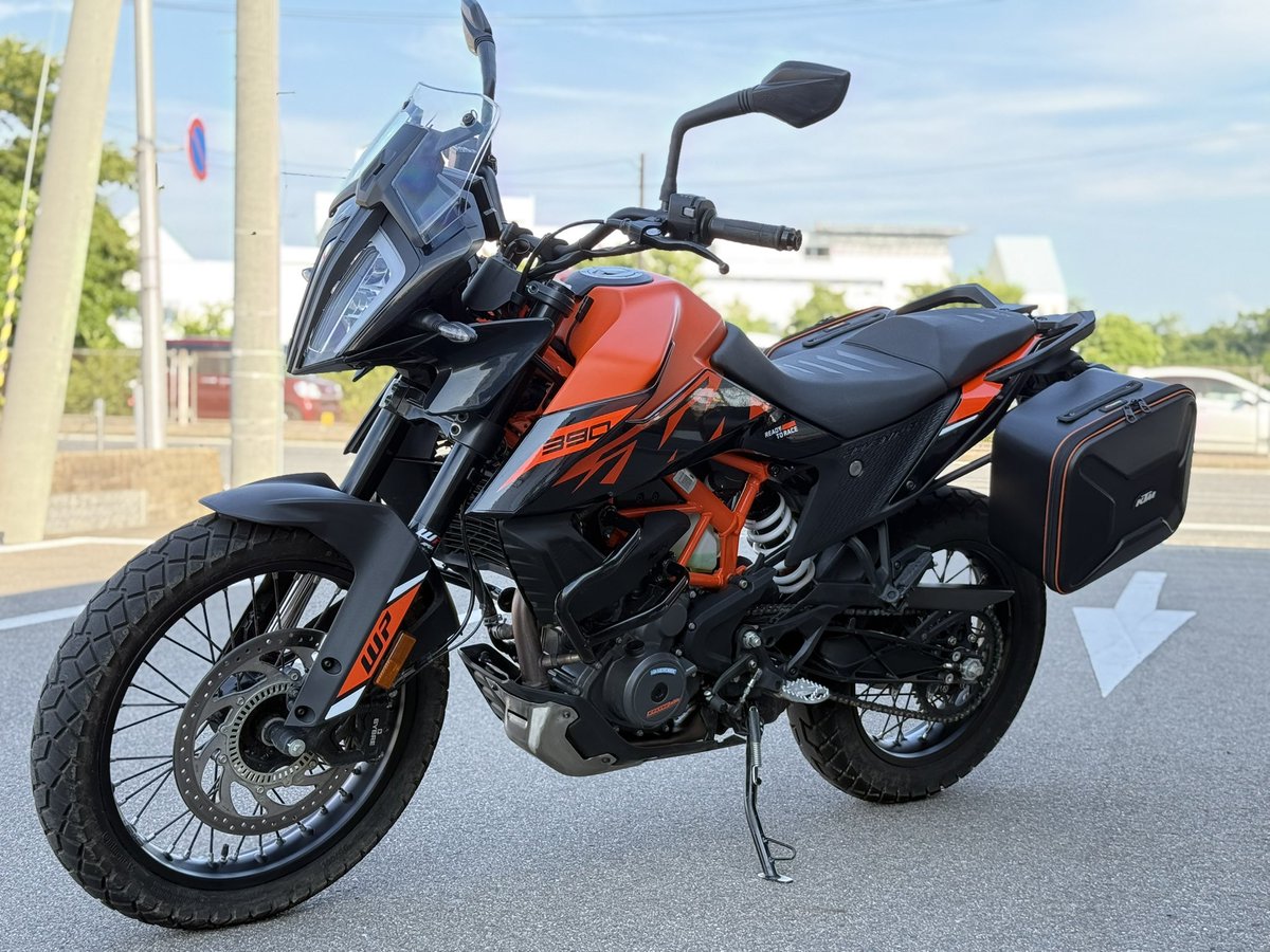 ktm_suzuki's tweet photo. 🔥新規入荷車両🔥

KTM 390 Adventure SW 2023年モデル！
新車1オーナー車両！サイドバッグセット装備済み！
ETC別体型もついてお乗り出し698,000円(税込)にて販売中🔥

https://t.co/0MNjFxbGqs https://t.co/2yu9MX0TvZ