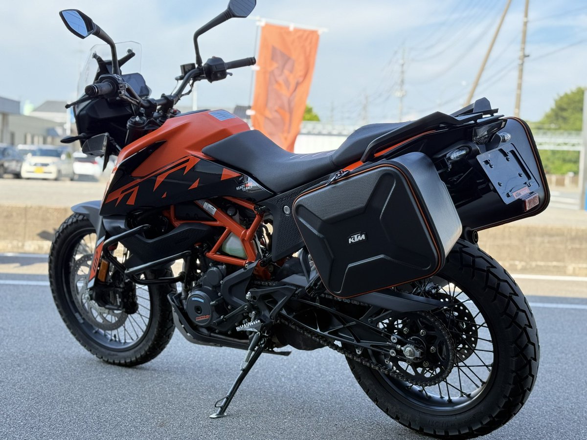 ktm_suzuki's tweet photo. 🔥新規入荷車両🔥

KTM 390 Adventure SW 2023年モデル！
新車1オーナー車両！サイドバッグセット装備済み！
ETC別体型もついてお乗り出し698,000円(税込)にて販売中🔥

https://t.co/0MNjFxbGqs https://t.co/2yu9MX0TvZ