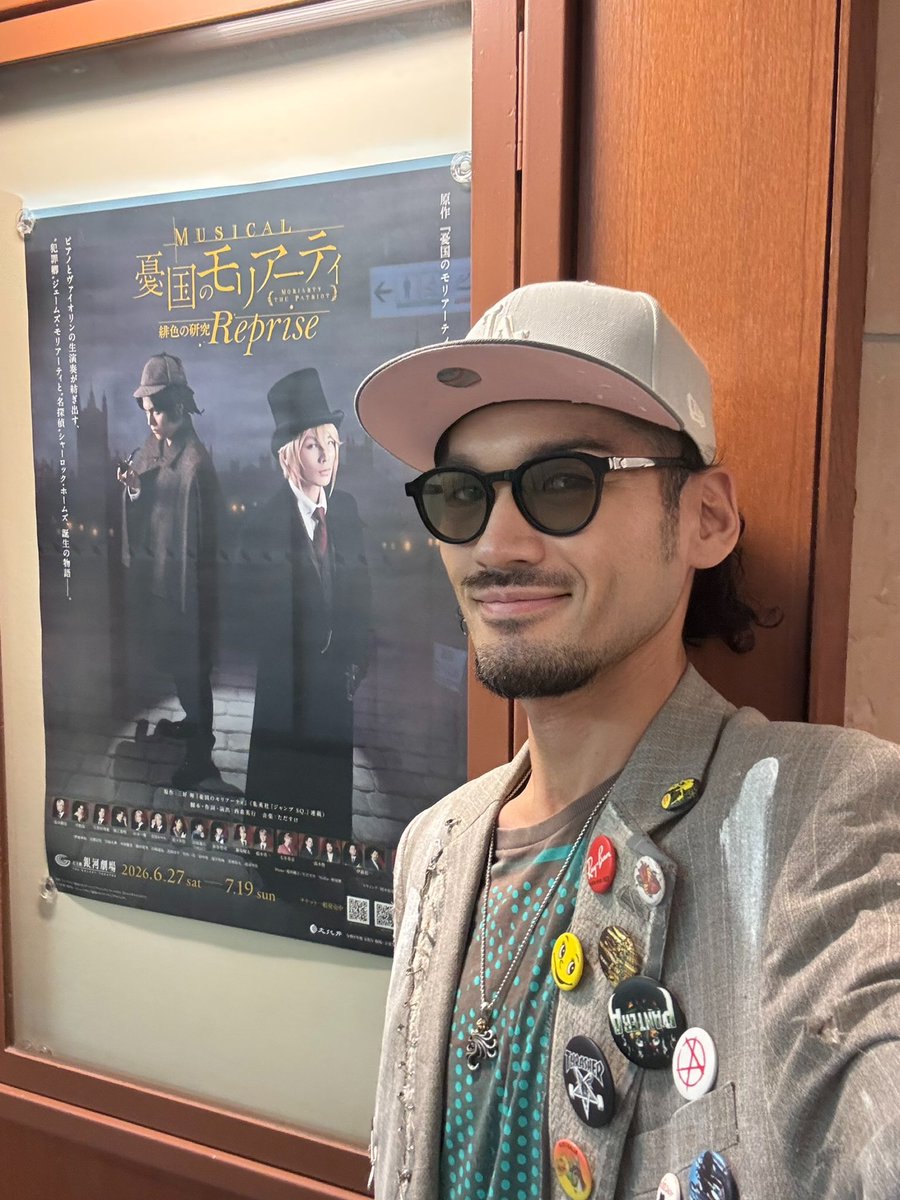 narasakasakasu's tweet photo. 本日観劇！
練りに練られた台本、心を揺さぶる音楽、そして圧倒的な役者陣。
総合芸術として、一つの頂きに到達した魔法のような舞台でした。

「おじさん、この舞台に出てたんだよなぁ……」
思わずほっぺたをつねってます

この作品に関われたことは、役者人生の大きな宝物です。

#モリミュ https://t.co/KguXt1MMR3