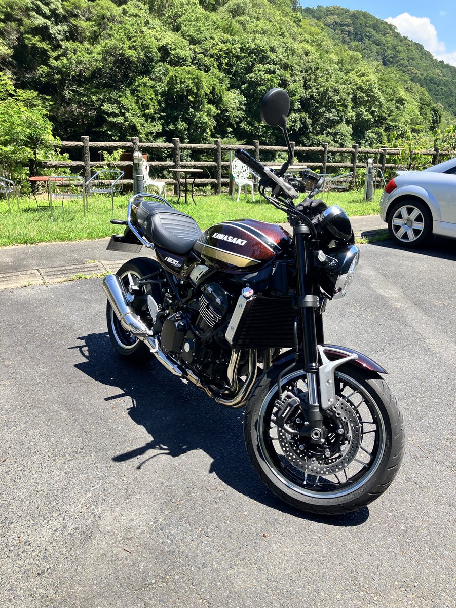 JB23_VSt's tweet photo. #Z900RS をレンタル
本当に大型か？と疑いたくなるほど軽くてビックリした

エンジン音や排気音も素晴らしい

老害懐古厨としては砲弾型ニ眼メーターも堪らない

加速も申し分なし

コーナリングも楽しい

そして何より見た目がバチクソ格好良い‼︎

全てにおいて大満足のバイクでした

欲しい‼︎ https://t.co/tlsb2xPSv7