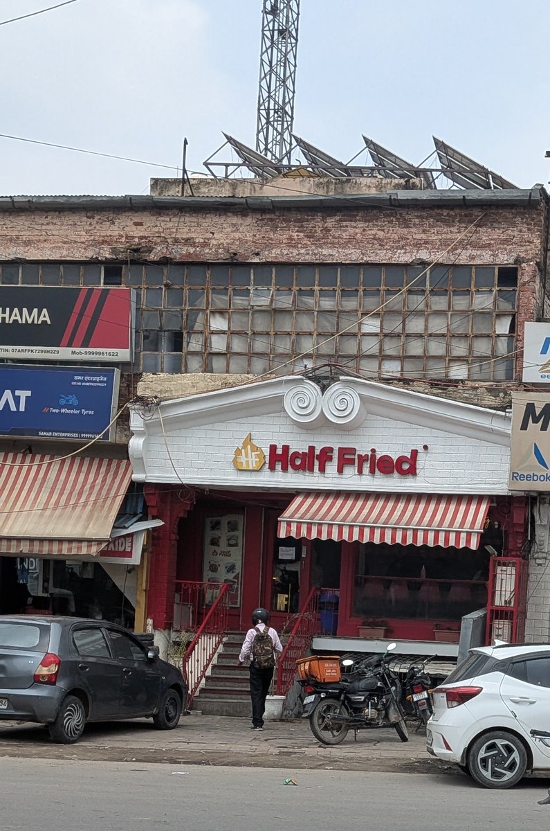 YAGIZOSAN's tweet photo. 店名で判断するとあまり美味しそうじゃない
#delhi
#yagizosan https://t.co/v65LghEneU