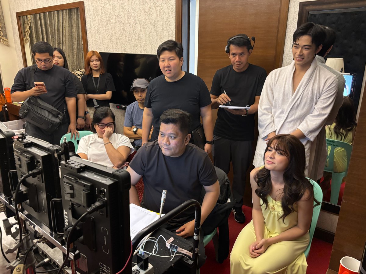 ofc_iwant's tweet photo. Omo! 🤭 Bawal ang spoilers! Pero sige, eto muna ang exclusive pasilip behind the scenes ng #TheChambermaidsDaughter Season 2! 🥰😍 

Kaya abangers na chingudeul! Dahil streaming na ang Part 1 this JULY 30 only on iWant!
While waiting, watch niyo na muna ang Season 1. https://t.co/NsVrlfhP4t