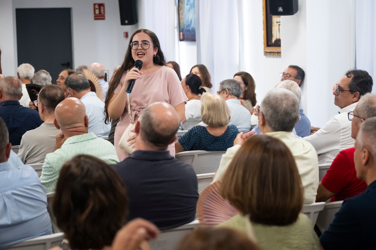 FundCorinto's tweet photo. Cada recuerdo entregado simboliza algo mucho más grande: miles de horas de servicio, innumerables gestos de generosidad y un compromiso que ha permitido que Fundación Corinto llegue a tantas personas durante estos quince años.
#CofradíasMLG https://t.co/DDm1zq6WqU