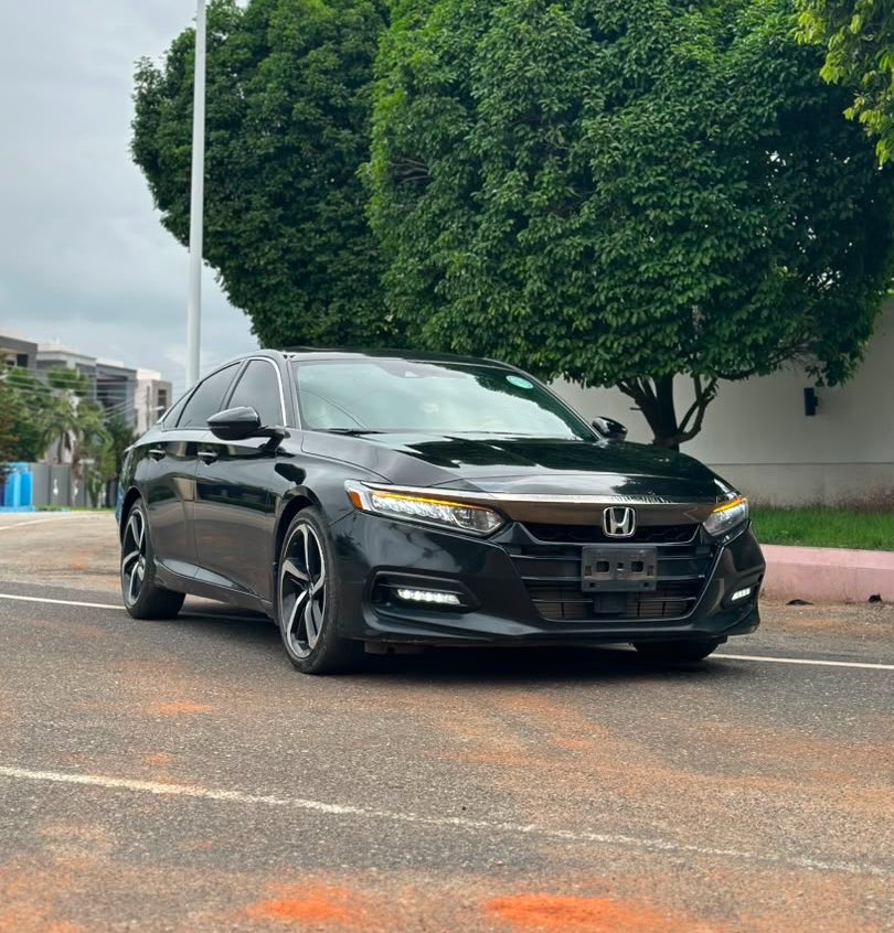 FrankDoe101's tweet photo. 2019 Honda Accord Sport 
1.5T engine 
48k miles 
Keyless entry &amp; start 
Sunroof 
Rear view camera 
PRICE — 210k p3 😁

Hit the dm
WhatsApp no in bio 

#YourCarGuy 🚘🕺🏽
#YourDubaiCarGuy 🇦🇪🇬🇭 https://t.co/pPCO4kY9UI