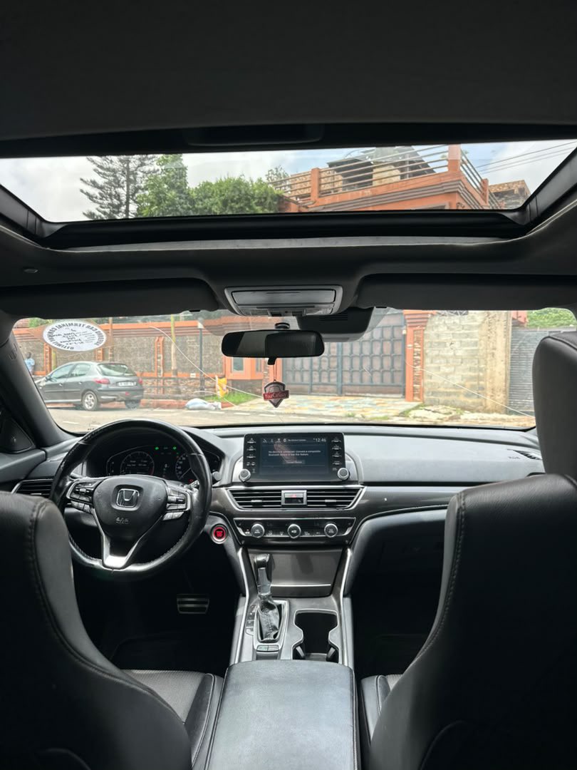 FrankDoe101's tweet photo. 2019 Honda Accord Sport 
1.5T engine 
48k miles 
Keyless entry &amp; start 
Sunroof 
Rear view camera 
PRICE — 210k p3 😁

Hit the dm
WhatsApp no in bio 

#YourCarGuy 🚘🕺🏽
#YourDubaiCarGuy 🇦🇪🇬🇭 https://t.co/pPCO4kY9UI