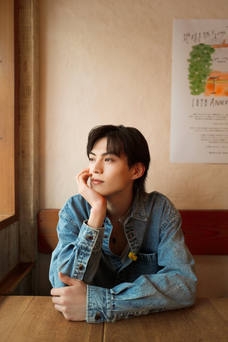 Auditionblue's tweet photo. みなさまおつかれさまです🙇‍♂️

#雑誌butter05🧈フェスタ🥁

今週頑張ったみなさまへ送る愛のアザーカット📷

#簡秀吉 さん👐

🛒ご購入は👇
【HMV限定版表紙&amp;ポストカード】 
https://t.co/PkD5BxnbO9

(撮影=#山田涼香/インタビュー=#東谷好依) https://t.co/EIvd4MyHVh