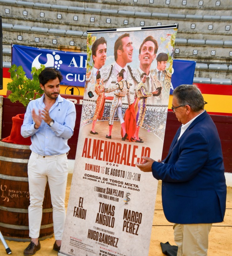chicuelina61895's tweet photo. 📝 CARTELES

👉 Veteranía y juventud se dan cita en Almendralejo
https://t.co/yWNn3VgNR6 @NachodV10 @Tomasangulo8 https://t.co/IFJJQOzvIO