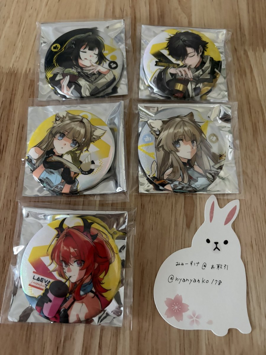 nyanyanko178's tweet photo. 【交換/譲渡】アークナイツ エンドフィールド ステージコーチカフェ 缶バッジ

(譲)画像1
女管理人 、男管理人、ペリカ、レーヴァテイン

(求)画像2
❤️リーフォン、チェンor700円+送料
※郵送希望
※交換優先譲渡可能
フォロー外からでも大丈夫ですので宜しくお願い致します。 https://t.co/oApjr0M5b5
