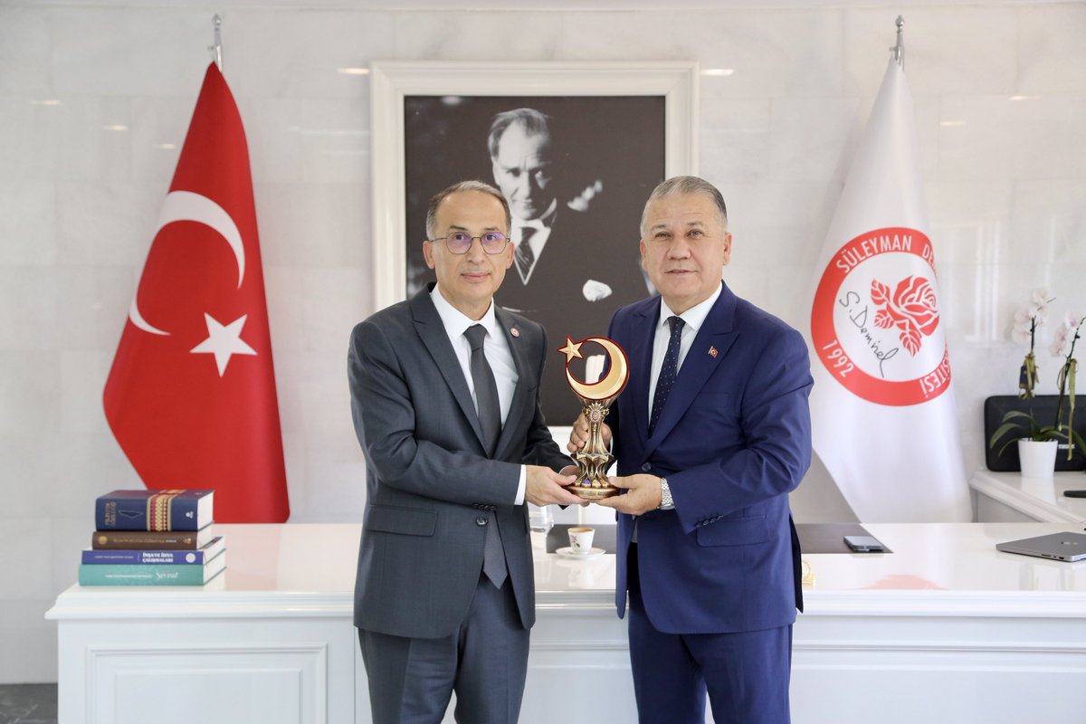 meukurumsal's tweet photo. Rektörümüz @profdrerolyasar, Süleyman Demirel Üniversitesi Rektörü Prof. Dr. Mehmet Saltan’ı Ziyaret Etti 📸

#MersinÜniversitesi https://t.co/XqU1568o2Q