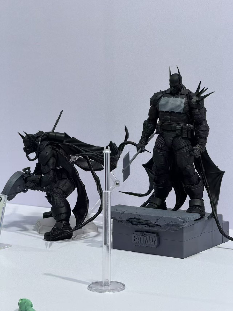 Spicy_Psy_Duck's tweet photo. UPF Absolute batman, Battinson and Batman Beyond suit https://t.co/R3yr6v6wV5