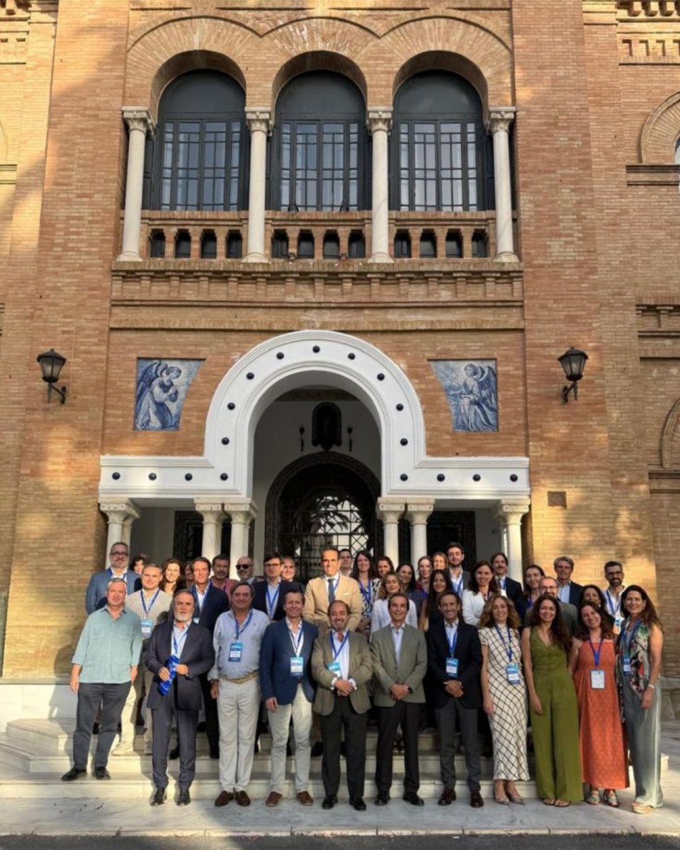 AEDRH's tweet photo. ☀️ Ayer cerramos la temporada de #AEDRH en Sevilla con una nueva edición del #SummerAfterwork. 

Gracias a San Telmo por acogernos y, especialmente, a quienes hicieron posible este encuentro: Jorge Ramos, José Avilés, Matilde Barroso, Luis Parra y Ricardo Sánchez Montañés. https://t.co/aDD0NeB7DW