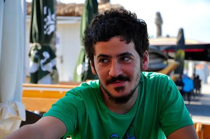 ilericigenclik_'s tweet photo. Gezi Direnişi sırasında Eskişehir'de polis ve sivil faşistler tarafından acımasızca darp edilen Ali İsmail Korkmaz, 38 gün komada kaldıktan sonra aramızdan ayrıldı. 
Anayasa Mahkemesinin kararı çiğnendi. Faillerden Hüseyin Engin’e basit yaralama cezası verilerek eziyet yasağı ihlali görmezden gelindi. İnsan vicdanına sığmayan bu hukuksuz kararları kabul etmiyor, Ali İsmail Korkmaz’ı ölüm yıl dönümünün 13. yılında sevgiyle anıyoruz. 
Ali İsmail, eşit ve özgür bir gelecek için mücadelemizde her zaman var olacak.
#AliİsmailKorkmaz