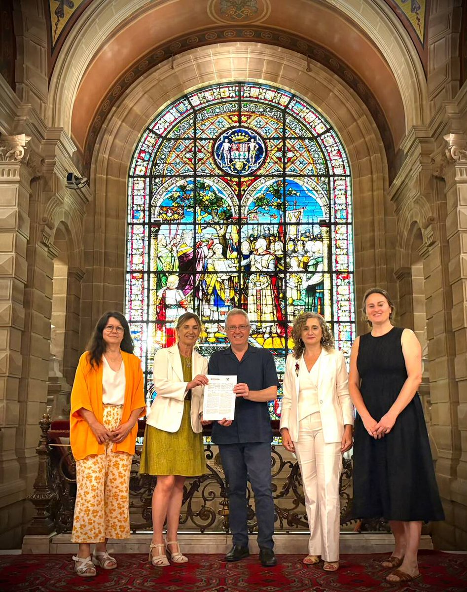 OrainIngurumena's tweet photo. 🎓🤝 Renovamos el convenio con la Facultad de Derecho de la @upvehu para consolidar el Aula de Sostenibilidad.

💶 Destinamos 19.000 € para impulsar formación, investigación y transferencia de conocimiento en Derecho Ambiental y Climático. 🌱📚 https://t.co/Am1UkAiDex