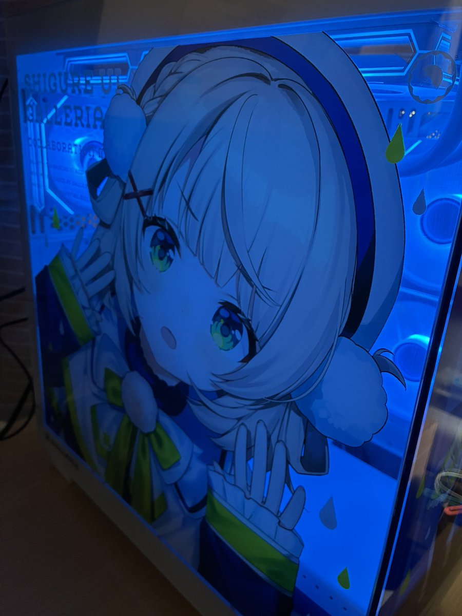 suntheyou23's tweet photo. 雨っぽい色で青も良きだし、服が青基調としてるから補色の黄色も映えるし、シンプルにイラストを楽しめる明るい白も良き、ゲーミングうい楽しい https://t.co/ovzXdeMl1S