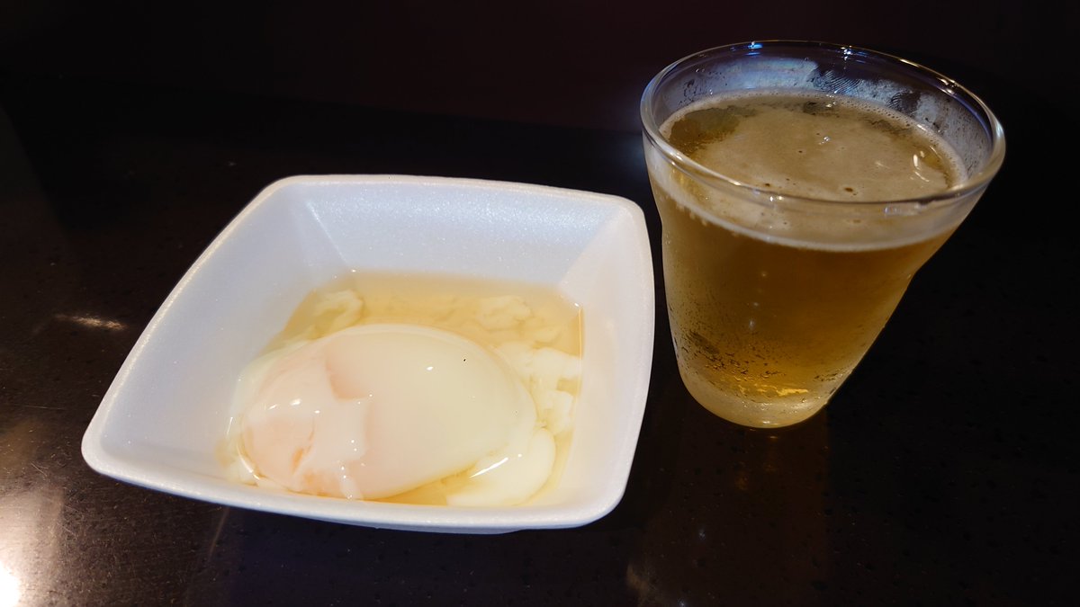 kame_cas's tweet photo. 温泉卵とビール サービスはヤバイ‼️

#望湖楼 https://t.co/gB6XAkeWNi