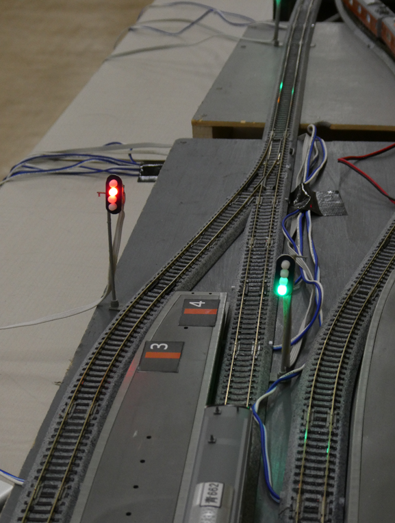 RFC_PR's tweet photo. RFCの信号システムは、2008年の中央線ダイヤ運転から18年
改良を重ねた信号システムが、再び中央線で進化――
高密度な列車運行を支える最新の信号システムにもぜひご注目ください
※写真は開発段階の試作品です
#RFC_JC https://t.co/RodEYgNfnP
