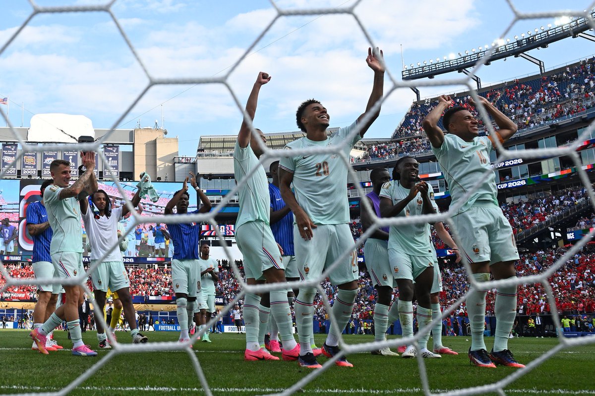 PhilippeDiallo's tweet photo. Nous sommes en demi-finale de Coupe du monde ! 
 
Un parcours sans faute pour nos Bleus, portés par leur solidarité et leur beau jeu.
Mardi, la France disputera la 8ᵉ demi-finale de son histoire, la 3ᵉ d’affilée en Coupe du monde, du jamais vu pour nos Bleus.
Et quel symbole : un 14 juillet qui sera doublement une fête, celle de la nation et celle du football !
Continuez à nous faire vibrer, à nous enthousiasmer, à nous montrer ce que le beau jeu veut dire. Vous êtes aujourd'hui la fierté de tous les Français.
 
Merci les Bleus, allez chercher cette finale ! 🇫🇷