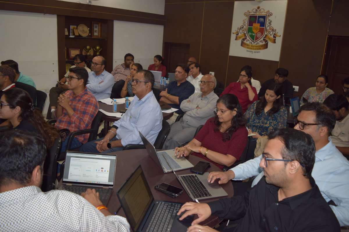 IMAIndore's tweet photo. Exploring the future of productivity with Claude AI! 🤖

✨ Practical insights, smarter workflows, and AI-powered efficiency.

#IMAIndore #ClaudeAI #AI https://t.co/4hWFY4wNLQ