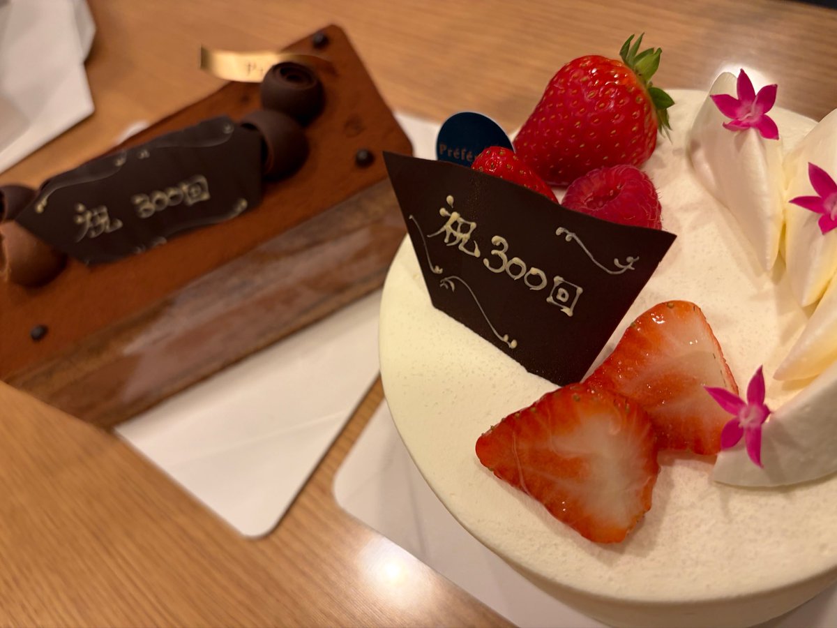sakuragawa_megu's tweet photo. ㊗️ #レディシャ 300回！！📻🌹

お休みの期間もありましたが、それでもこうして300回という節目を迎えられたこと、本当に嬉しく思います😭✨

私にとってこのラジオは、Roseliaとバンドリーマーの皆さんと私たちを繋いでくれる大切なホームです。

いつも番組を支えてくださり、本当にありがとうございます！

目指すは1000回！！
これからも皆さんと一緒に、沢山笑って、沢山思い出を重ねていけるよう頑張ります🌹