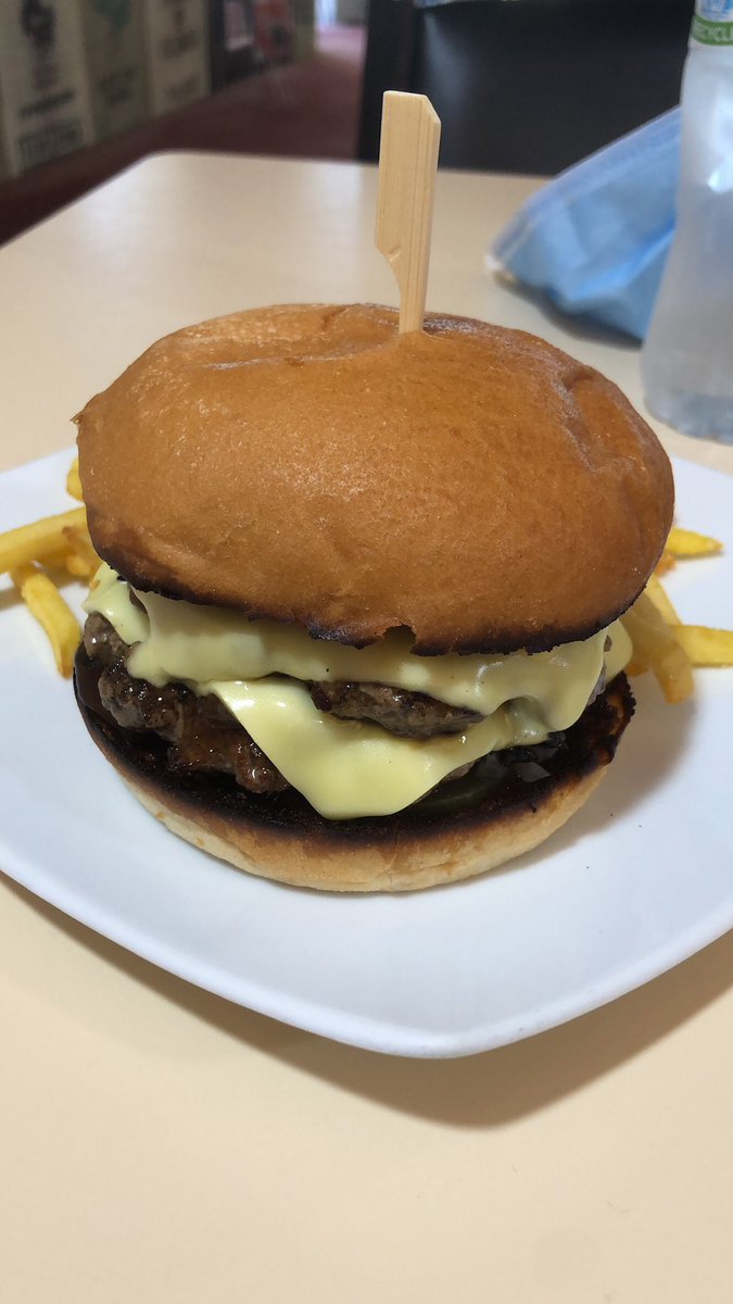 FuzVery's tweet photo. I think it might be the perfect hour for meal terror! Going to post some classic burgers and a favourite of mine that I don’t get to eat often. Have you ever heard of “pide”? It’s Turkish I believe! Might not look like much but pide is absolutely delicious. https://t.co/jUVzmCmJlJ