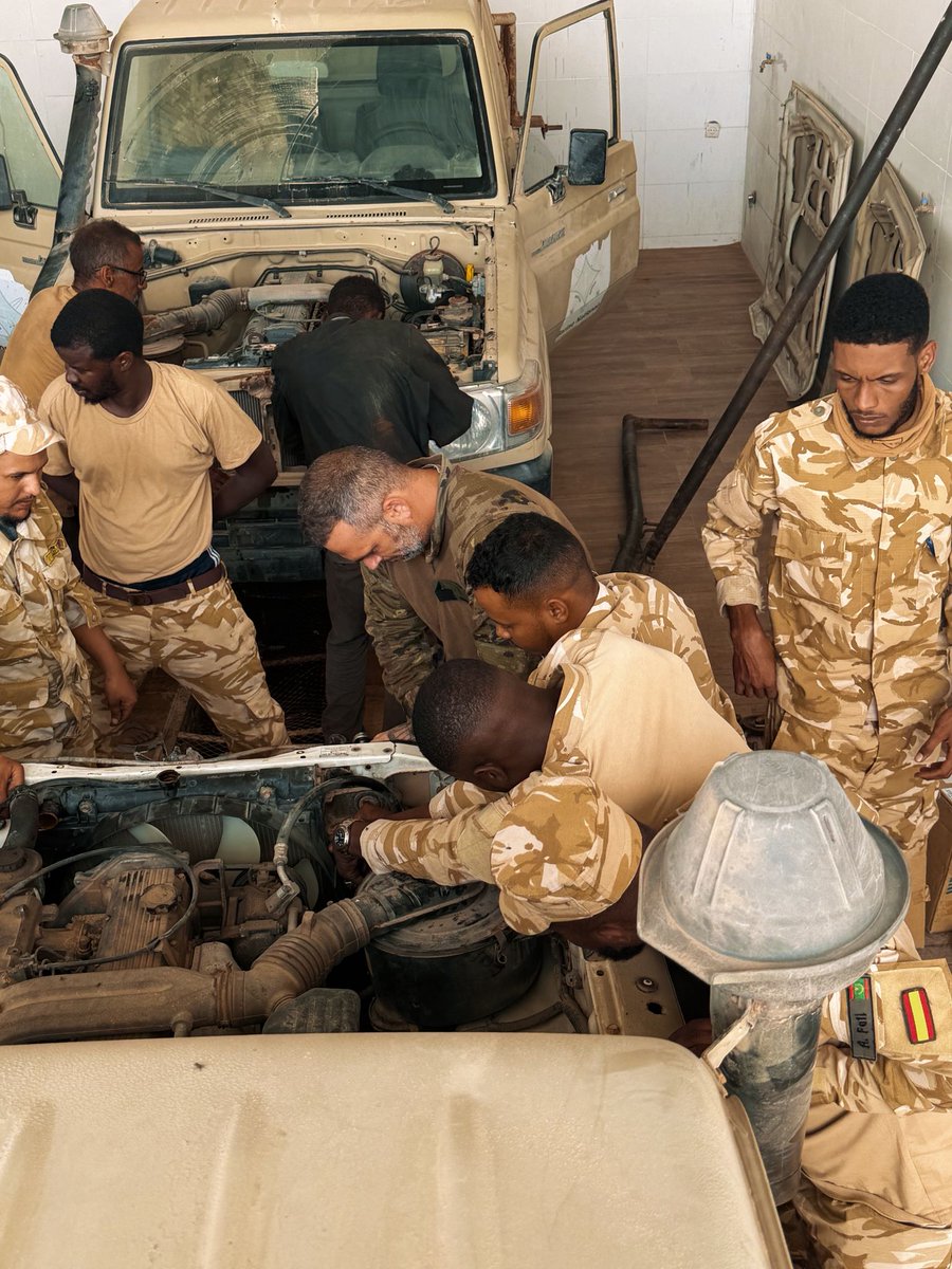 EMADmde's tweet photo. Militares españoles imparten formación a las Fuerzas Armadas de Mauritania, en Nuadibú.
Esta instrucción se lleva a cabo en el marco de las Actividades de Seguridad Cooperativa y contribuyen a mejorar las capacidades militares mauritanas.
#MOPS @EjercitoTierra #ASC https://t.co/iyxx1IIlbl