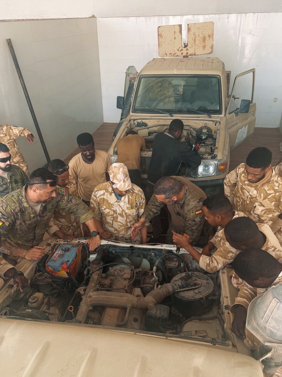 EMADmde's tweet photo. Militares españoles imparten formación a las Fuerzas Armadas de Mauritania, en Nuadibú.
Esta instrucción se lleva a cabo en el marco de las Actividades de Seguridad Cooperativa y contribuyen a mejorar las capacidades militares mauritanas.
#MOPS @EjercitoTierra #ASC https://t.co/iyxx1IIlbl