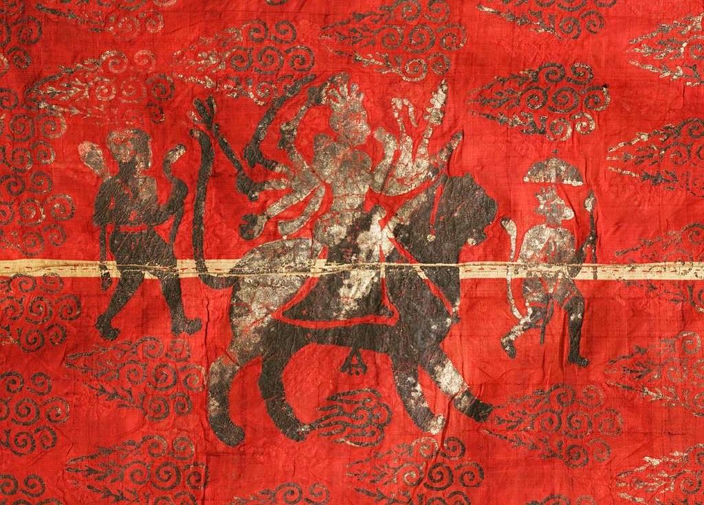 Yaduvam's tweet photo. Battle flag of the Sikh Empire during the reign of Maharaja Ranjit Singh. 

Goddess Chandi is in the centre, flanked by Hanuman to her right and Bhairava to her left. https://t.co/0jSG3Z5CZA