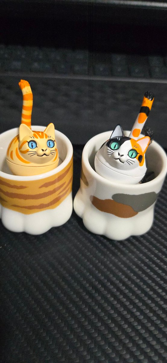 sanjerisan's tweet photo. ねこあしおちょこに揺れ球ネコ…これがやりたかった。 https://t.co/Yrnxz0wtwJ
