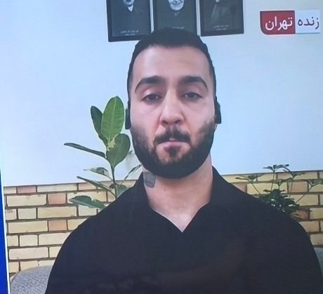 YaarGhadimi's tweet photo. این توماج تواب که اینجوری در عزای موشعلی سیاه پوشیده احتمال داره تو ۱۸ و ۱۹ دی تفنگ دستش بوده و تو قتل‌عام مردم دست داشته.

تواب‌های مجاهدین تو دهه شصت خودشون تبدیل میشدن به تیر خلاص‌زن رفقای قدیمشون و ج.ا هنوز متخصص تواب‌سازیه و تا زندانی دستشو به خون آلوده نکنه، توبه قبول نیست. https://t.co/9UoJHcrLTP