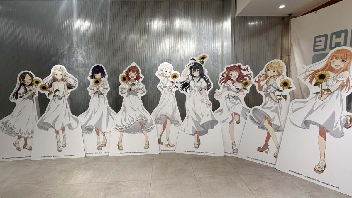 thechara_yrkc's tweet photo. ‧⋆｡‧˚ʚ ❀ ɞ˚‧｡⋆⋆｡‧˚ʚ ❀ ɞ˚‧｡⋆‧｡⋆‧
　　　学園アイドルマスター
🌻POPUP SHOP in 有楽町マルイ🌻
‧｡⋆⋆｡‧˚ʚ ❀ ɞ˚‧｡⋆⋆｡‧˚ʚ ❀ ɞ˚‧｡⋆‧｡‧

明日7/11(土)より有楽町マルイ7Fに期間限定OPEN！
昨年大好評だった描き下ろしイラストに、新たに9人のアイドルが加わって登場します！🌻
税込3000円以上お買い上げ毎に特典ブロマイドのお渡しや、特大アクリルフィギュアが当たる「ミニゲーム」にご参加いただけます🌻

期間中の入場案内・完売情報・抽選会情報などは全て当アカウントより発信いたします。

【入場案内①】
7/11(土)・7/12(日)は混雑が予想されるため、LINEアプリ『mogiri(モギリー）』にて整理券配布を行いました。
予定数に達したため上記2日間は整理券をお持ちのお客様のみご入場いただけます。

【入場案内②】
ご好評につき、下記の日程につきましても、LINEアプリ「mogily」にてデジタル整理券を当日配布致します。
※整理券の配布状況により当日フリー入店時間を設けさせていただく場合がございます。
　フリー入場の実施有無につきましては、当アカウント(@thechara_yrkc)よりお知らせいたします。

【整理券配布対象日程】
・7月13日(月)、7月18日(土)、7月19日(日)、7月20日(月・祝)
　7月24日(金)、7月25日(土)、7月26日(日)

【整理券取得開始時間】
各日11:00～　
当アカウント(@thechara_yrkc)より整理券配布対象日の前日に整理券取得用のURLを掲載いたします。

イベント詳細🔗https://t.co/i1hpjSTkO6
#学マス