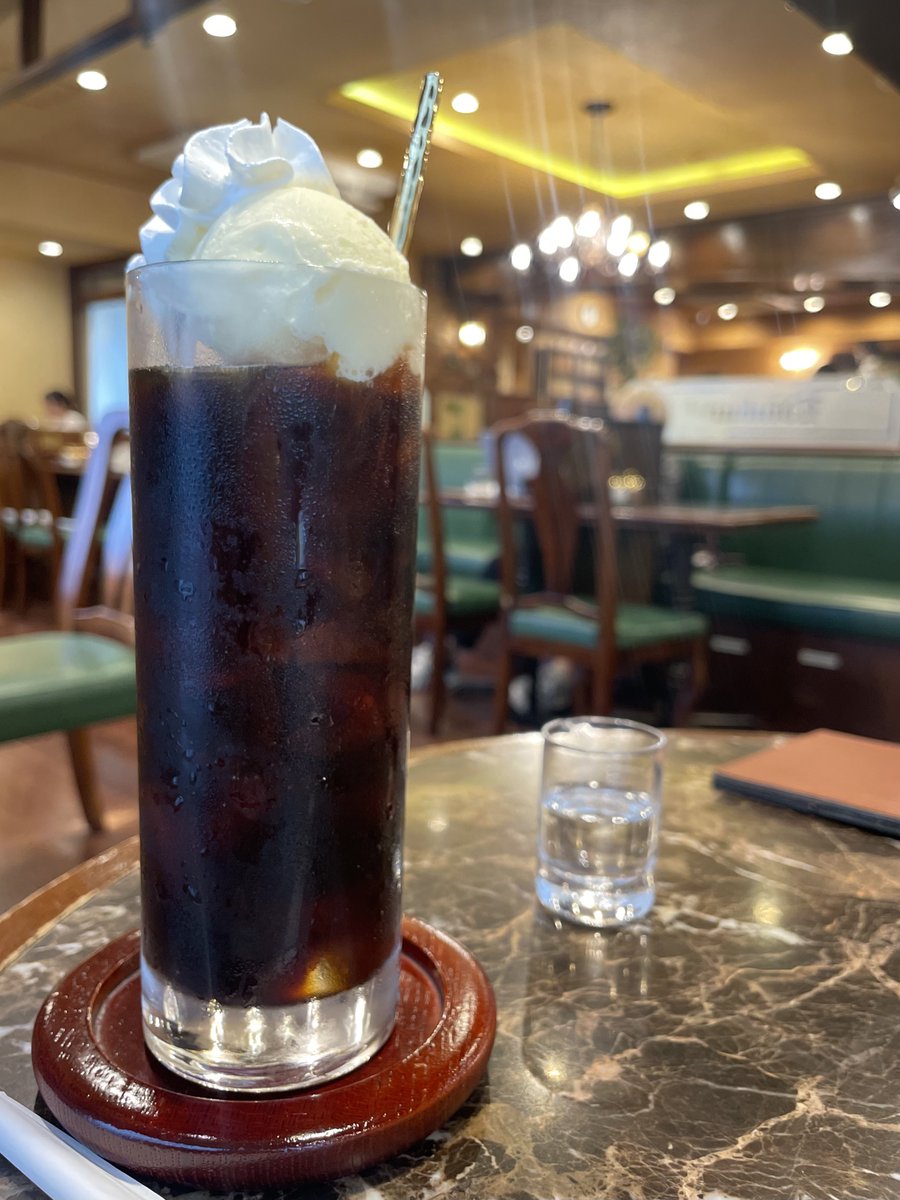 ladybug_0114's tweet photo. 新宿の珈琲貴族エジンバラ
24時間営業なのにそんな素振り見せずに静かで落ち着いててお上品だった(どういうこと)
 #純喫茶コレクション https://t.co/E2GkQXR8U3