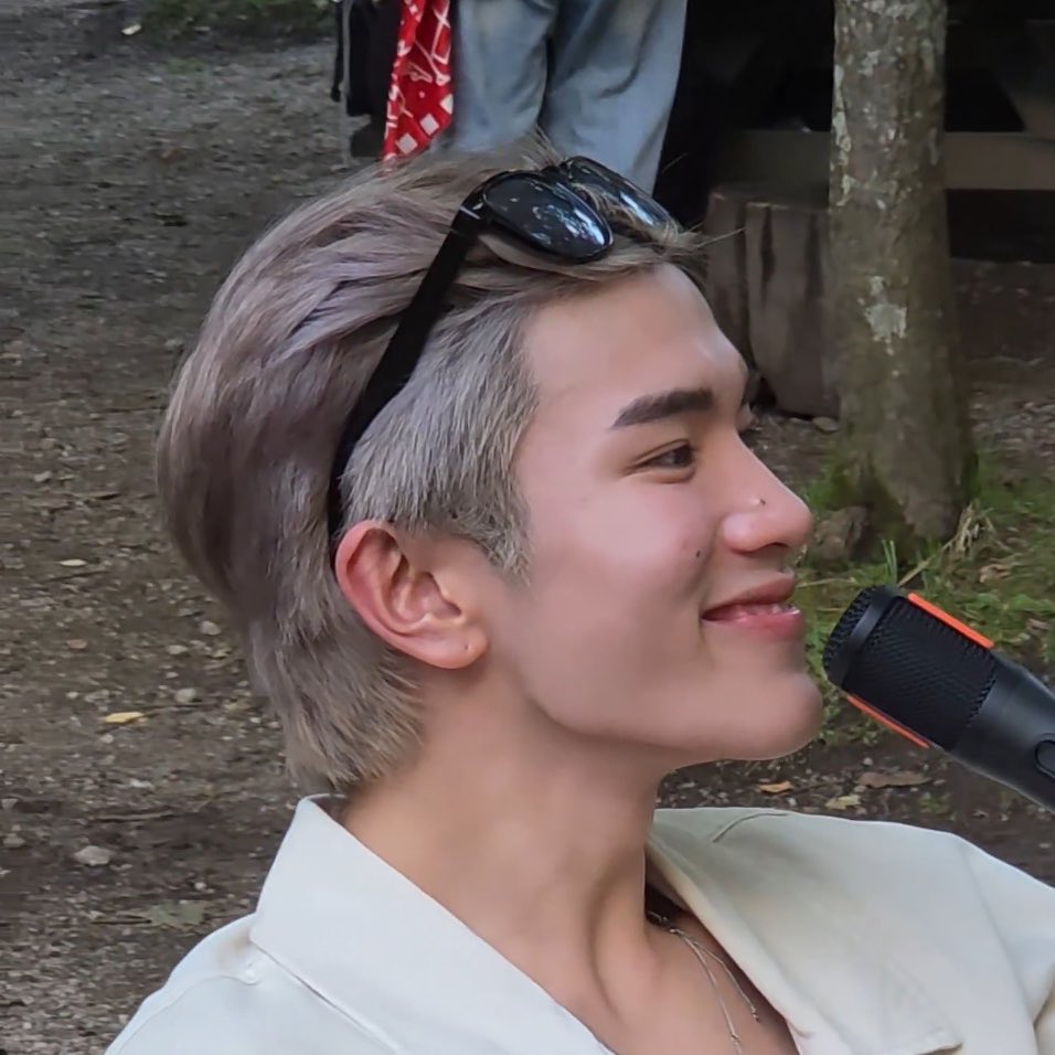 byunmiao's tweet photo. he's soooooo attractive  ✋🏼😮‍💨 https://t.co/by4vudxfLE