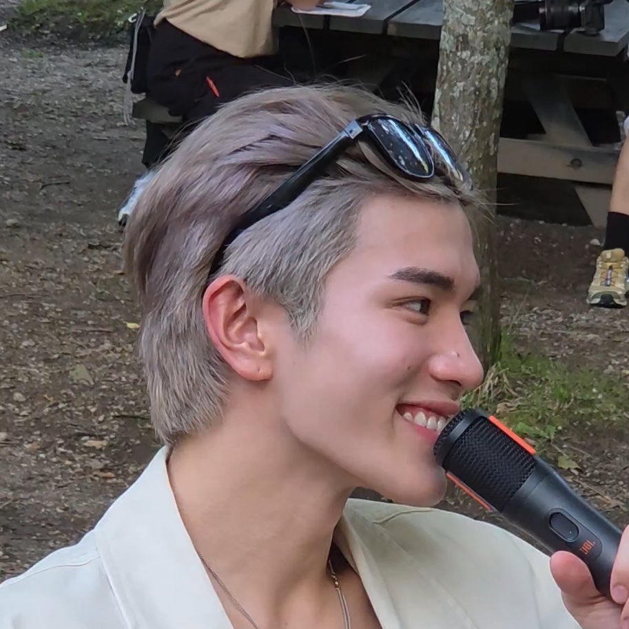 byunmiao's tweet photo. he's soooooo attractive  ✋🏼😮‍💨 https://t.co/by4vudxfLE