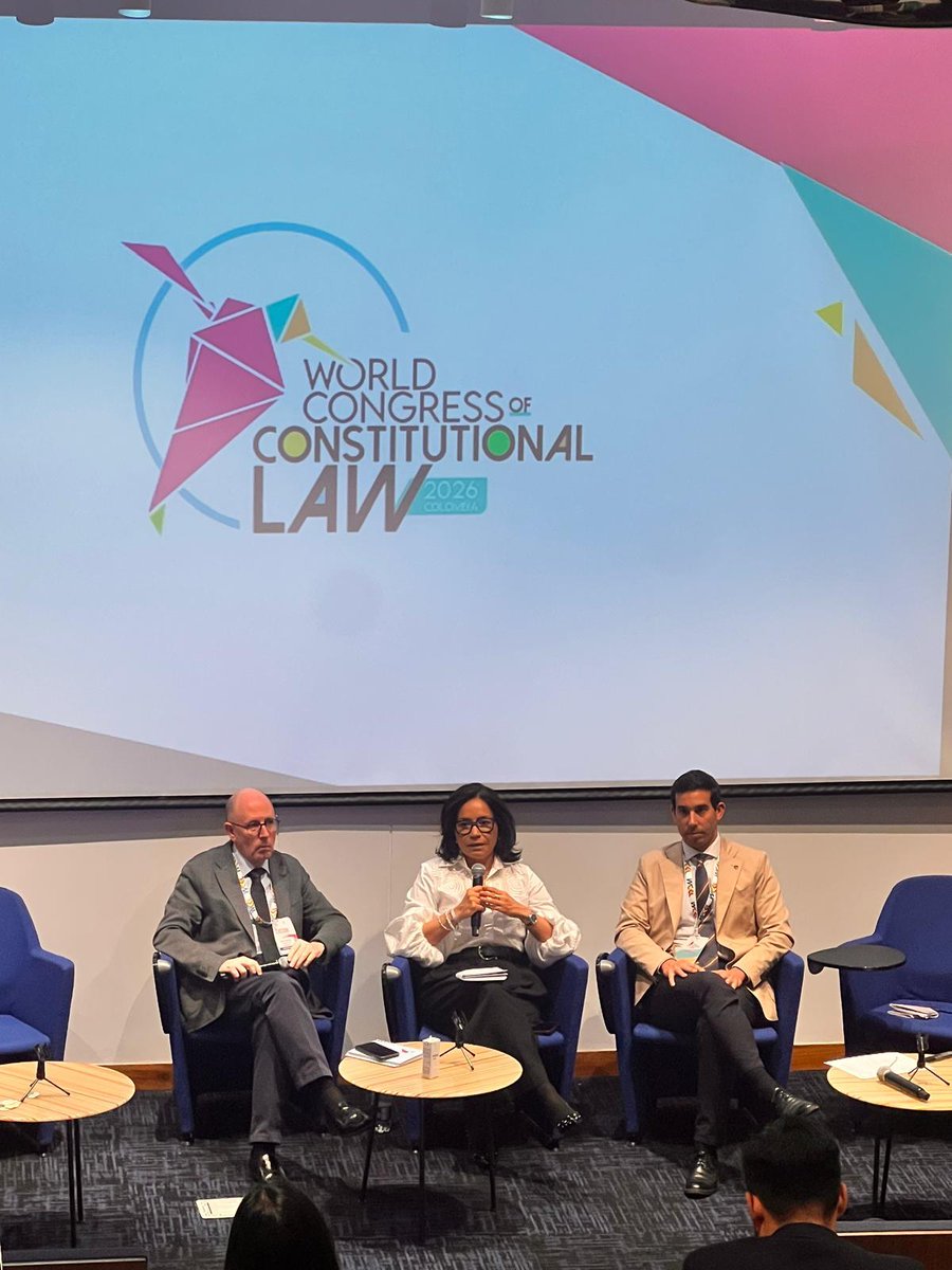GEDECOUB's tweet photo. Ayer fue la 3ª mesa y clausura del workshop 40 de #CongresoMundialDerechoConstitucional sobre cómo afecta el populismo a la democracia representativa y constitucional. Moderó el Dr. Daniel Fernández (@UdL_info). Con ponencias de @fsotobarrientos (@uchile) y Marisol Peña (@UDD_cl) https://t.co/xXNzF3AC5s