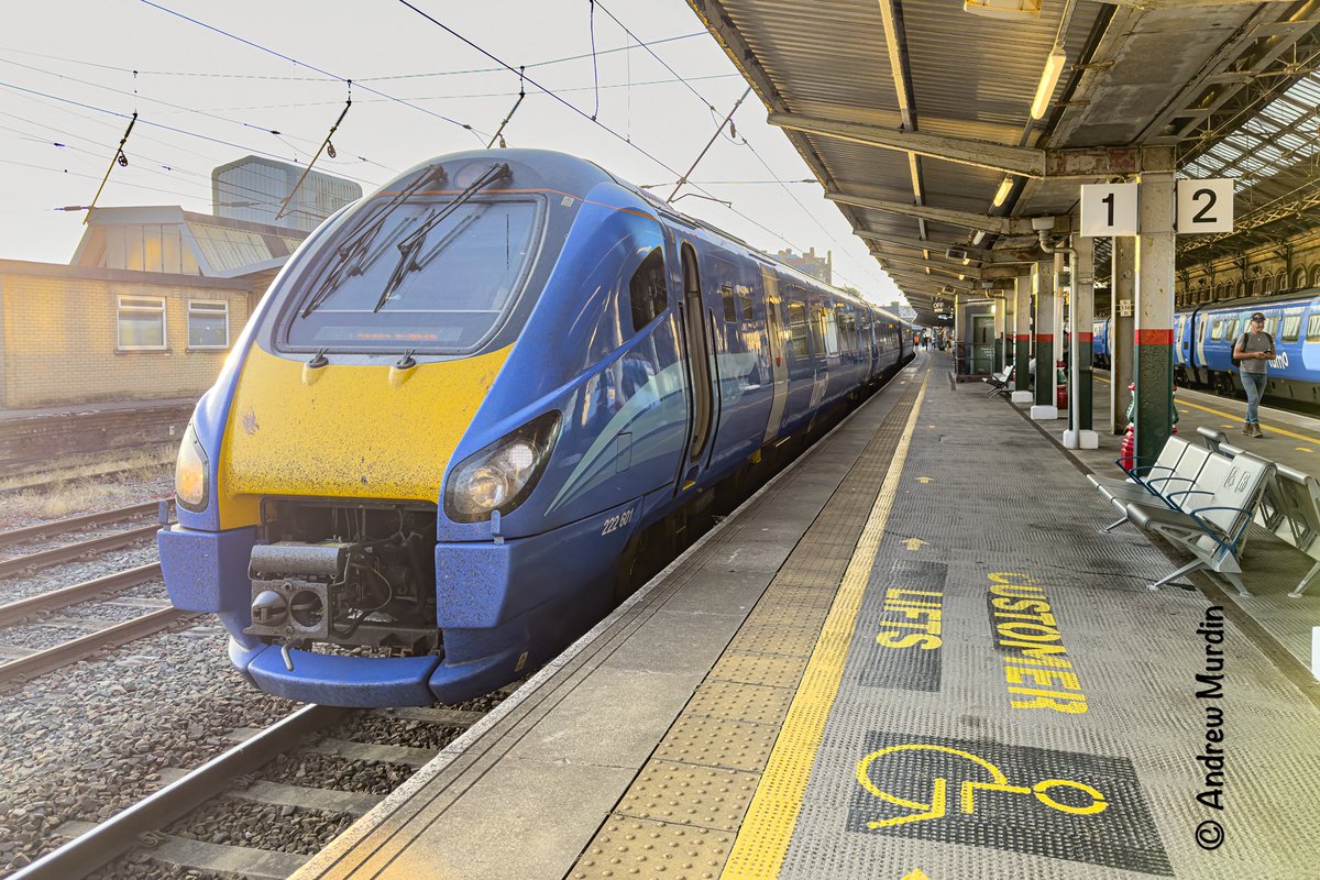 Andym13's tweet photo. A new on for me with all the chaos on the WCML yesterday. My 1M03 20:07 Preston - Euston was put through Platform 1 at Preston. https://t.co/y6fl3YBMtd