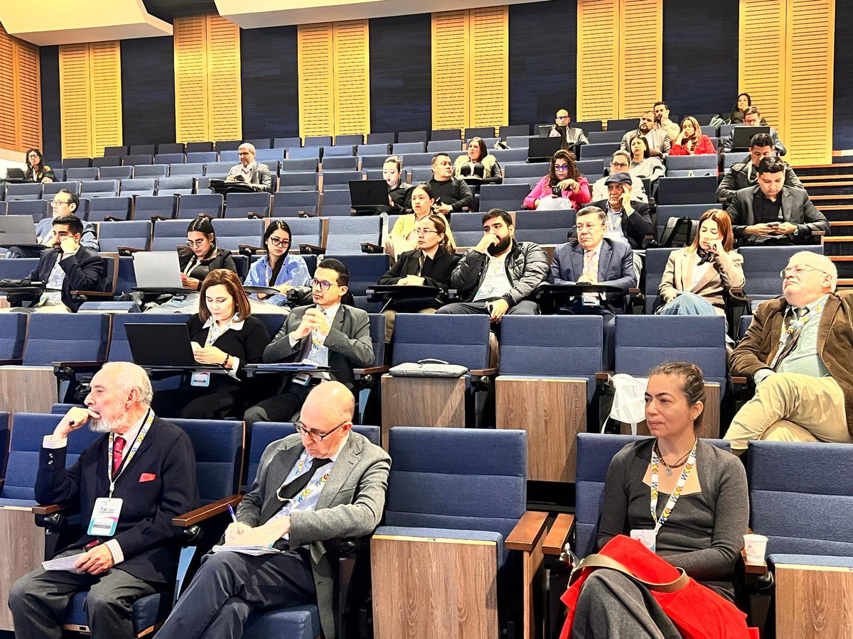 GEDECOUB's tweet photo. Ayer fue la 3ª mesa y clausura del workshop 40 de #CongresoMundialDerechoConstitucional sobre cómo afecta el populismo a la democracia representativa y constitucional. Moderó el Dr. Daniel Fernández (@UdL_info). Con ponencias de @fsotobarrientos (@uchile) y Marisol Peña (@UDD_cl) https://t.co/xXNzF3AC5s
