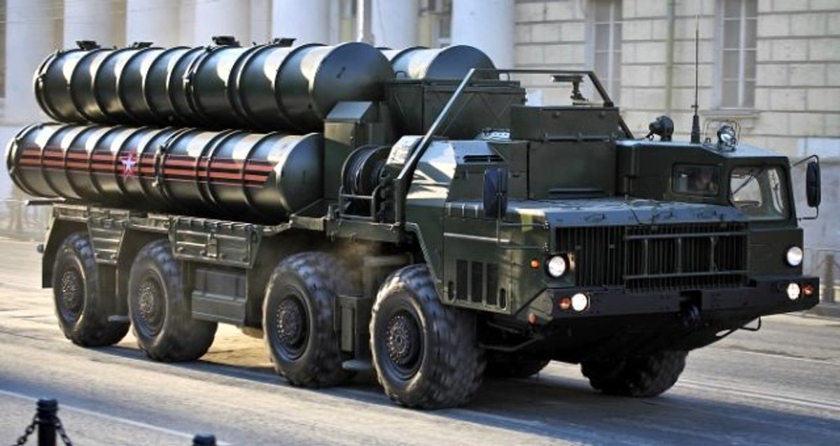 Mramazanark's tweet photo. Son günlerde S-400'lerin envanterden çıkarılacağı, bir Körfez ülkesine satılacağı ve bu satışın F-35 programına geri dönmek için yapılacağına dair iddialar çokça tartışılıyor ve eleştiriliyor. Ancak en ufak mantıkla bakıldığında, o dönem ile bugünün ihtiyaçlarını konuşmak lazım. https://t.co/C3WXlhQbhE